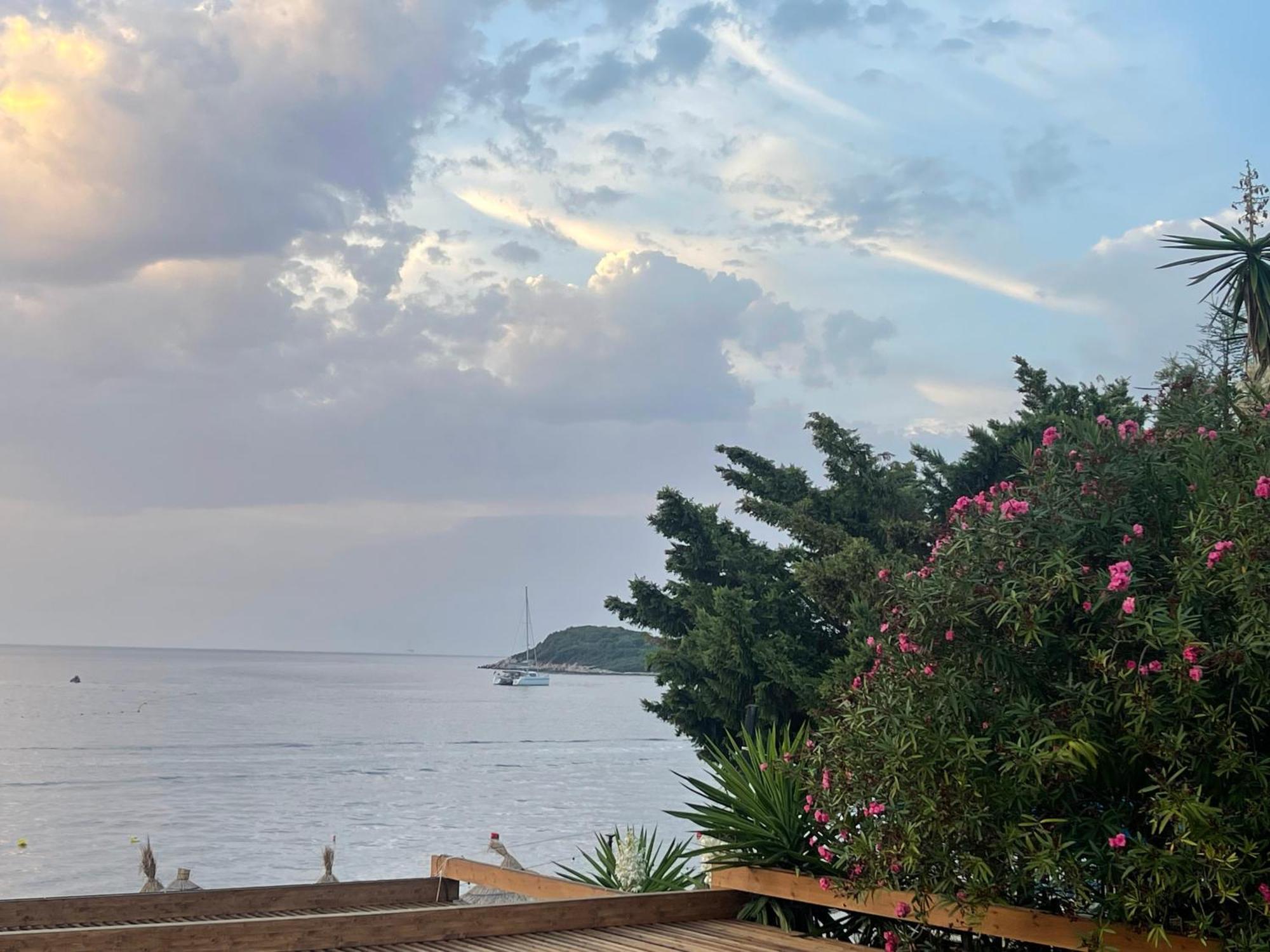 Manta Hotel Ксамил Экстерьер фото
